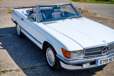 Lot 261 - 1986 Mercedes-Benz 560SL