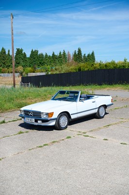 Lot 261 - 1986 Mercedes-Benz 560SL