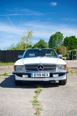 Lot 261 - 1986 Mercedes-Benz 560SL