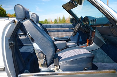 Lot 261 - 1986 Mercedes-Benz 560SL