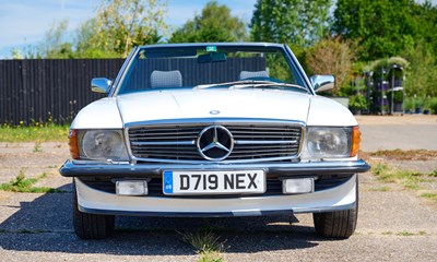 Lot 261 - 1986 Mercedes-Benz 560SL