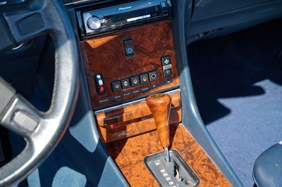 Lot 261 - 1986 Mercedes-Benz 560SL
