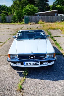 Lot 261 - 1986 Mercedes-Benz 560SL