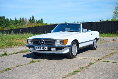 Lot 261 - 1986 Mercedes-Benz 560SL