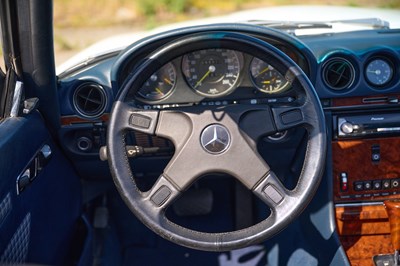 Lot 261 - 1986 Mercedes-Benz 560SL