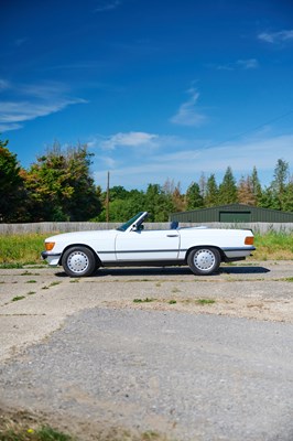Lot 261 - 1986 Mercedes-Benz 560SL
