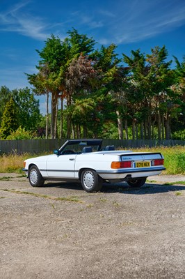 Lot 261 - 1986 Mercedes-Benz 560SL