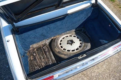 Lot 261 - 1986 Mercedes-Benz 560SL