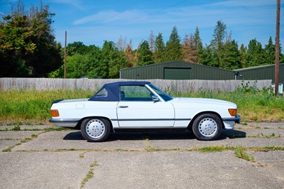 Lot 261 - 1986 Mercedes-Benz 560SL