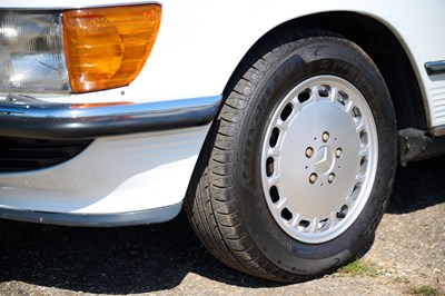 Lot 261 - 1986 Mercedes-Benz 560SL
