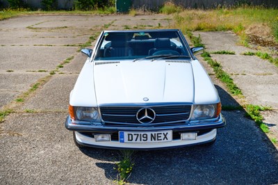Lot 261 - 1986 Mercedes-Benz 560SL