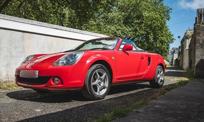 Lot 103 - 2004 Toyota MR2