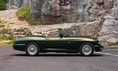 Lot 115 - 1995 MG RV8