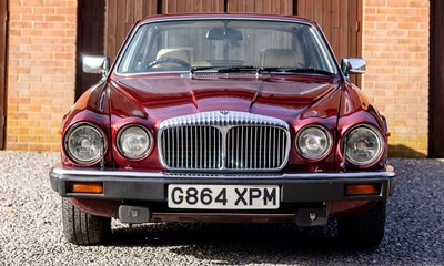 Lot 107 - 1990 Daimler Double Six Series III