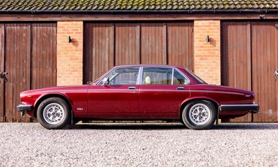 Lot 107 - 1990 Daimler Double Six Series III