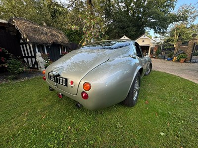 Lot 136 - 1999 Z GT by Classic Coachworks
