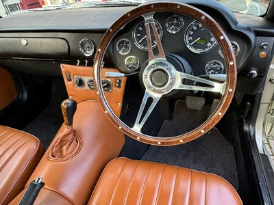 Lot 136 - 1999 Z GT by Classic Coachworks