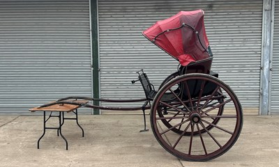 Lot 12 - Hooded Gig Horse Carriage