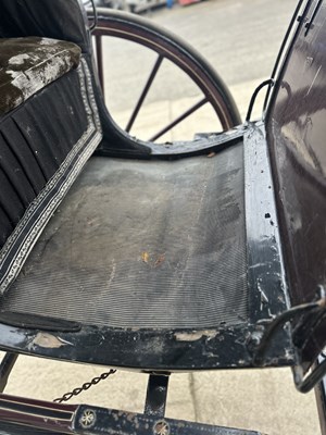 Lot 12 - Hooded Gig Horse Carriage