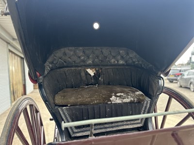 Lot 12 - Hooded Gig Horse Carriage