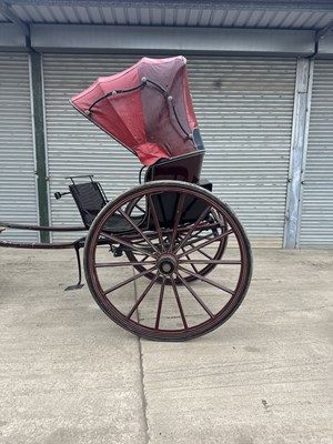Lot 12 - Hooded Gig Horse Carriage