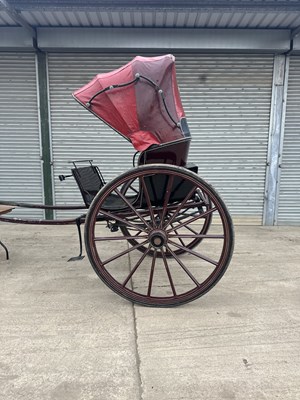 Lot 12 - Hooded Gig Horse Carriage