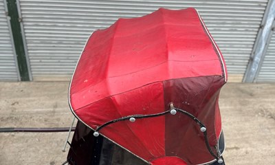 Lot 12 - Hooded Gig Horse Carriage