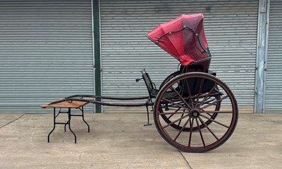 Lot 12 - Hooded Gig Horse Carriage