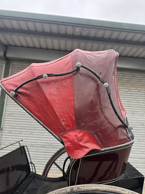 Lot 12 - Hooded Gig Horse Carriage