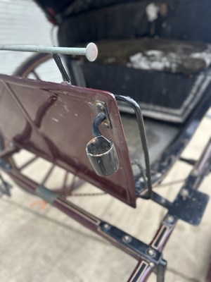 Lot 12 - Hooded Gig Horse Carriage