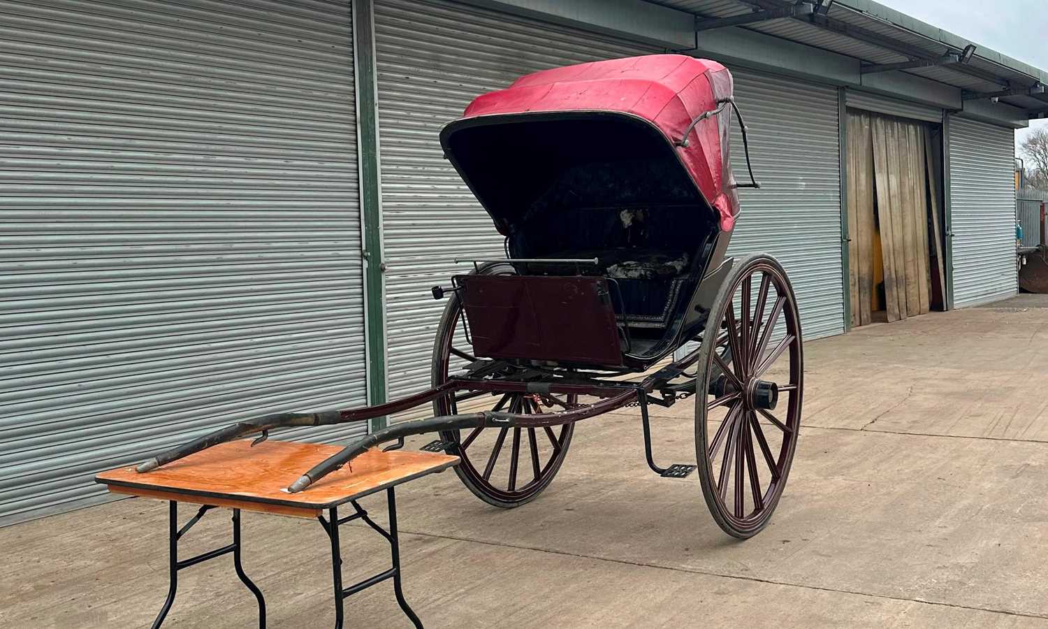 Lot 12 - Hooded Gig Horse Carriage