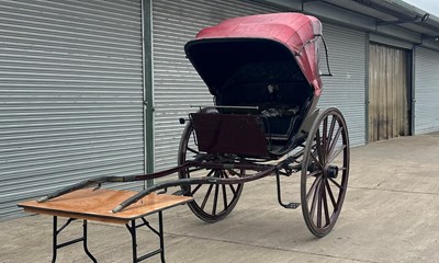Lot 12 - Hooded Gig Horse Carriage