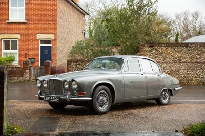 Lot 122 - 1968 Jaguar 420
