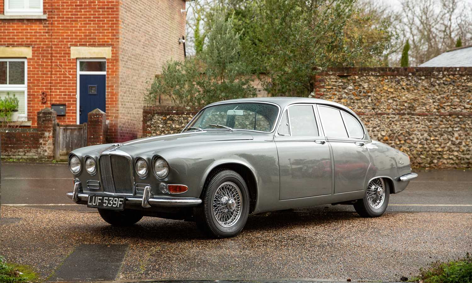 Lot 122 - 1968 Jaguar 420
