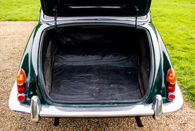 Lot 285 - 1968 Jaguar 420