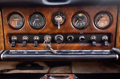 Lot 285 - 1968 Jaguar 420