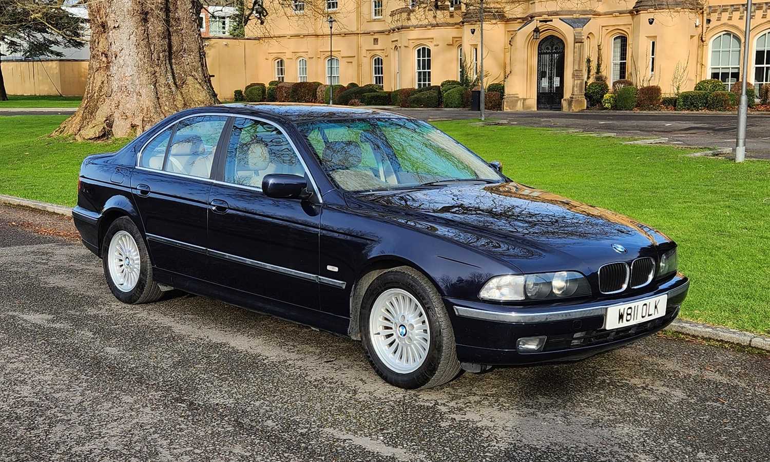 Lot 10 - 2000 BMW 523i SE
