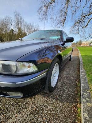 Lot 10 - 2000 BMW 523i SE