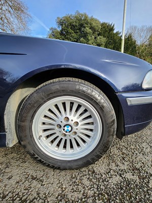 Lot 10 - 2000 BMW 523i SE