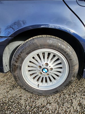 Lot 10 - 2000 BMW 523i SE
