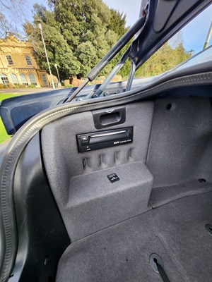 Lot 10 - 2000 BMW 523i SE