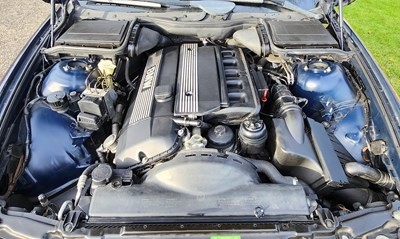 Lot 10 - 2000 BMW 523i SE