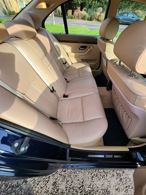 Lot 10 - 2000 BMW 523i SE