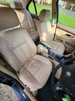 Lot 10 - 2000 BMW 523i SE