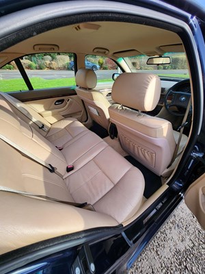 Lot 10 - 2000 BMW 523i SE