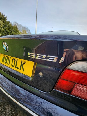 Lot 10 - 2000 BMW 523i SE