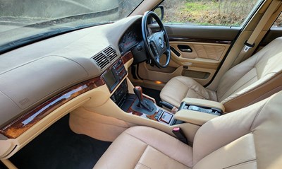 Lot 10 - 2000 BMW 523i SE