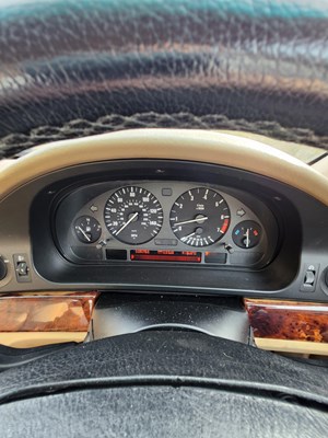 Lot 10 - 2000 BMW 523i SE