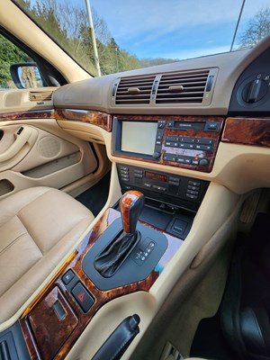 Lot 10 - 2000 BMW 523i SE