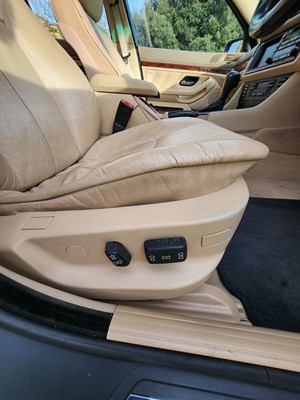 Lot 10 - 2000 BMW 523i SE